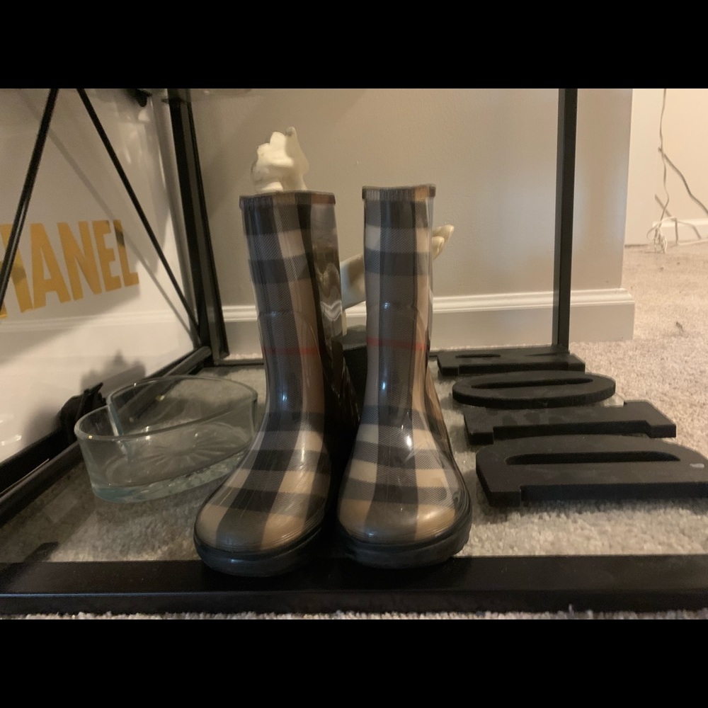 Burberry rain boots kids